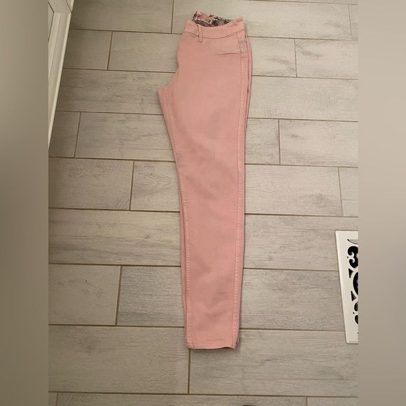 Gently Worn Venus Size Medium Reversible Skinny Jeans in Pink and Floral - Picture 3 of 14